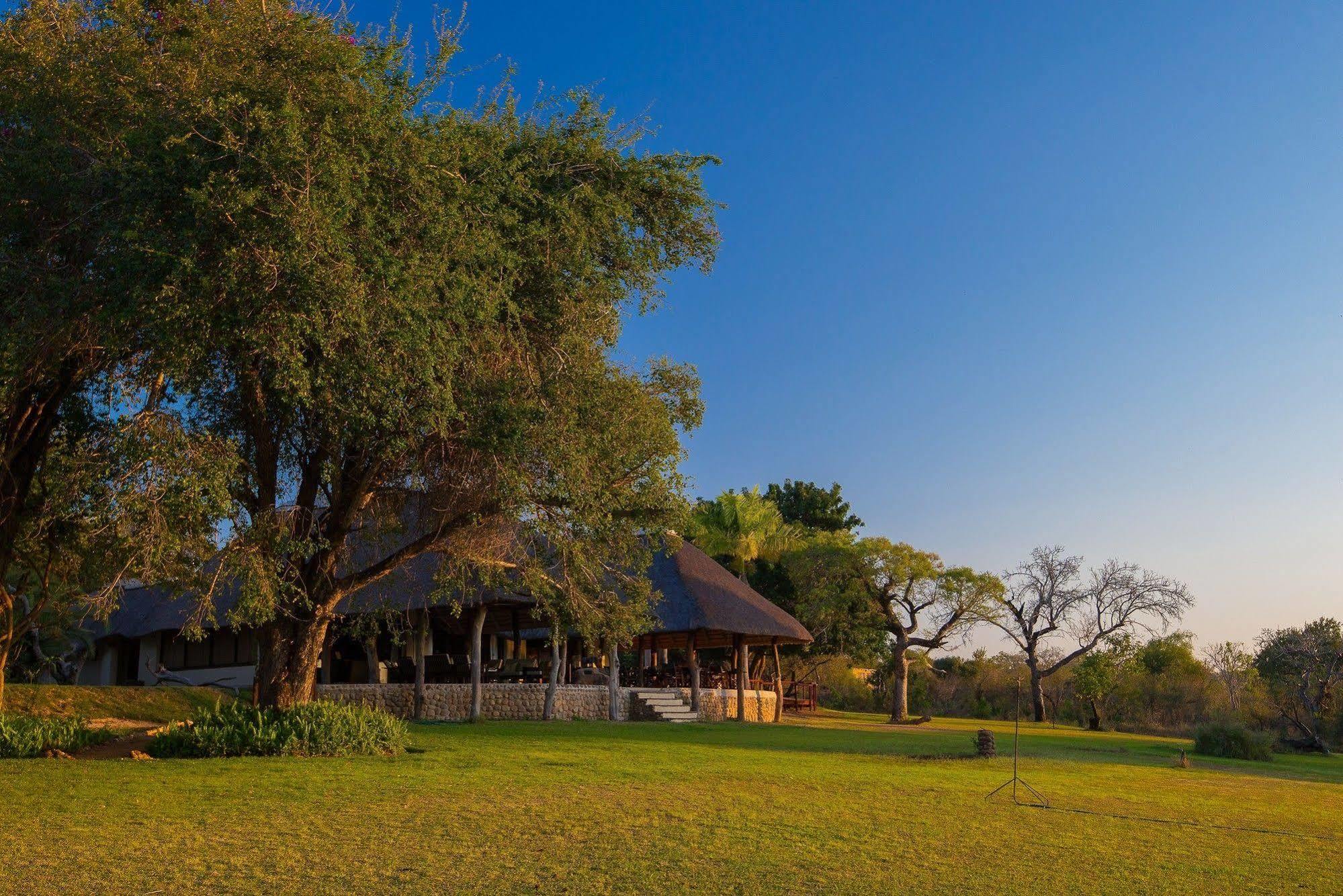 Inyati Game Lodge Metsi Esterno foto