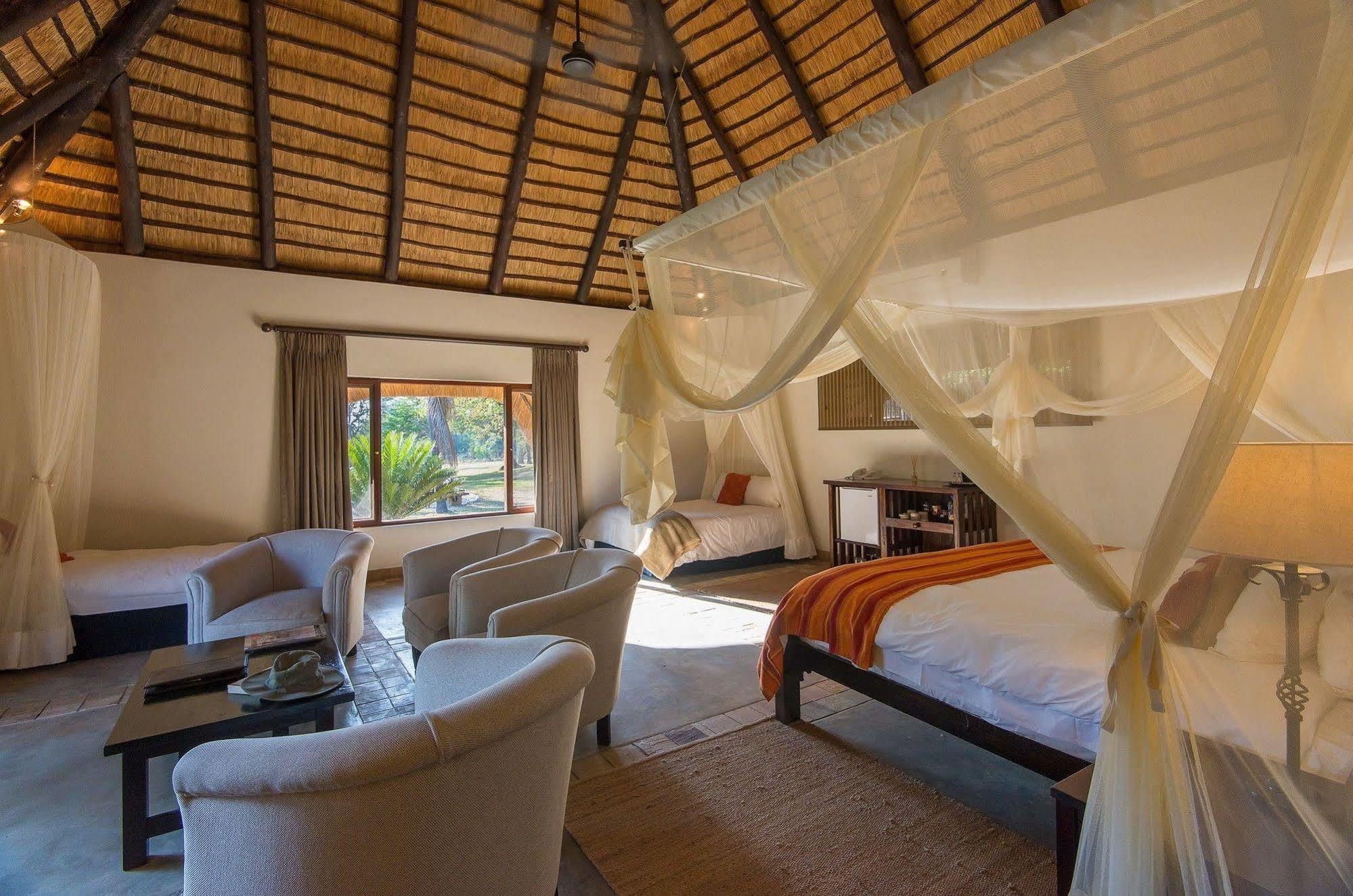 Inyati Game Lodge Metsi Esterno foto