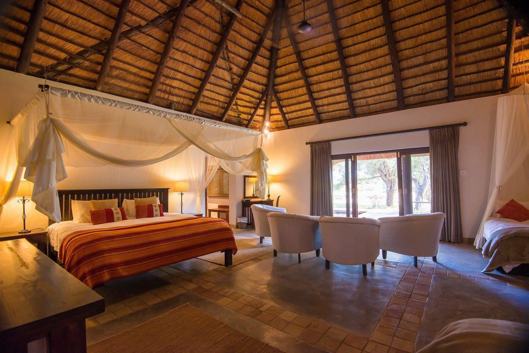 Inyati Game Lodge Metsi Esterno foto